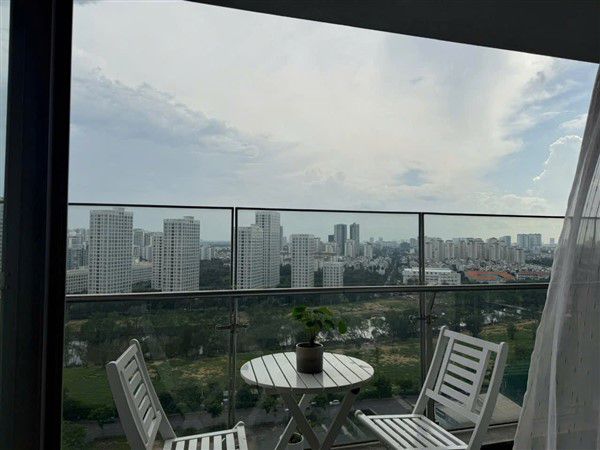 Cho thuê căn hộ 3 phòng ngủ tầng cao, view sân golf tại Green Valley