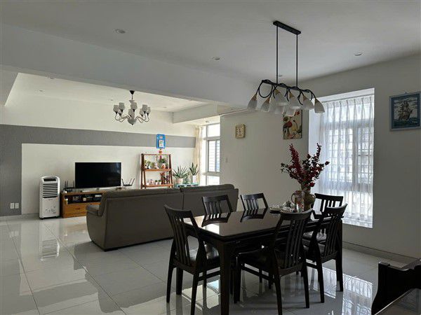 Cho thuê và bán căn Penthouse Sky Garden 2 Phú Mỹ Hưng, 5 phòng ngủ, đủ nội thất