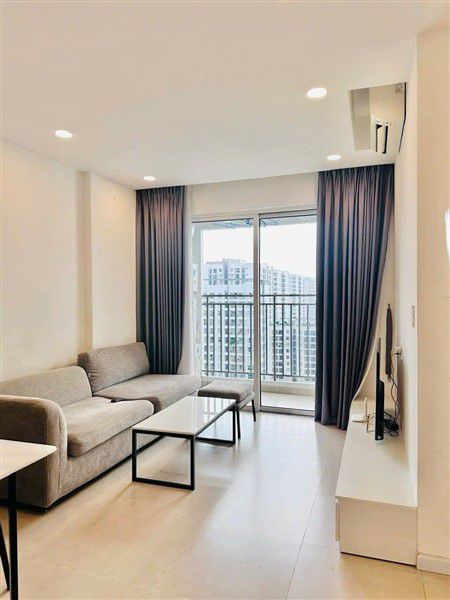 Cho thuê căn hộ 2 phòng ngủ, nội thất đẹp tại Sunrise Riverside Nhà Bè