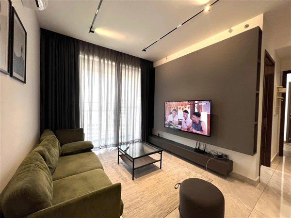 Cho thuê căn hộ hạng sang, 2 phòng ngủ tại Midtown toà The Peak M8
