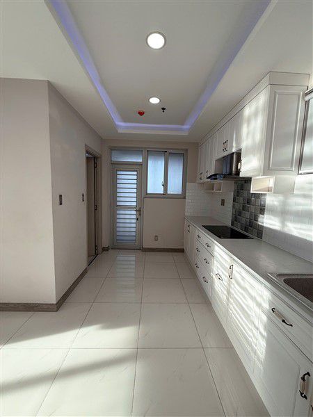 Cho thuê căn hộ Scenic Valley 2 nội thất cơ bản, lầu cao view thoáng