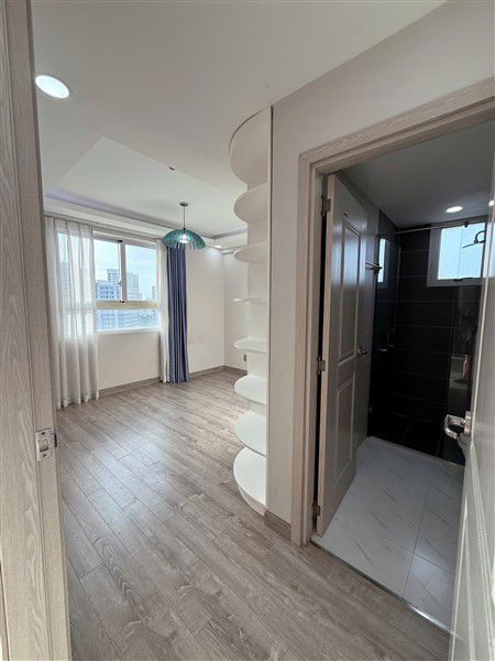 Cho thuê căn hộ Scenic Valley 2 nội thất cơ bản, lầu cao view thoáng