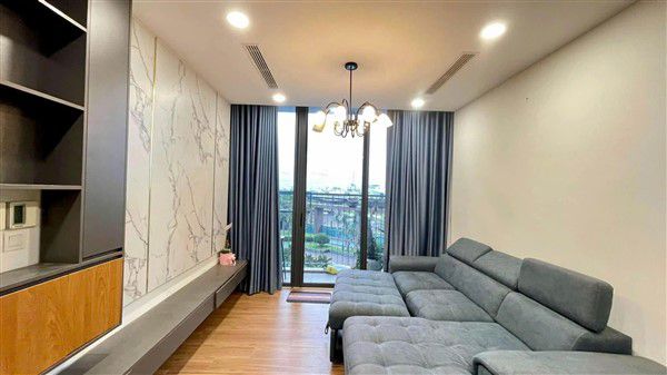 Eco Green Saigon cho thuê căn hộ đẹp 3 phòng ngủ, view hồ bơi